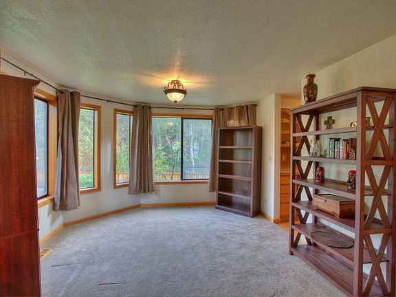 5th image of 2104 Shadycrest Ct SW