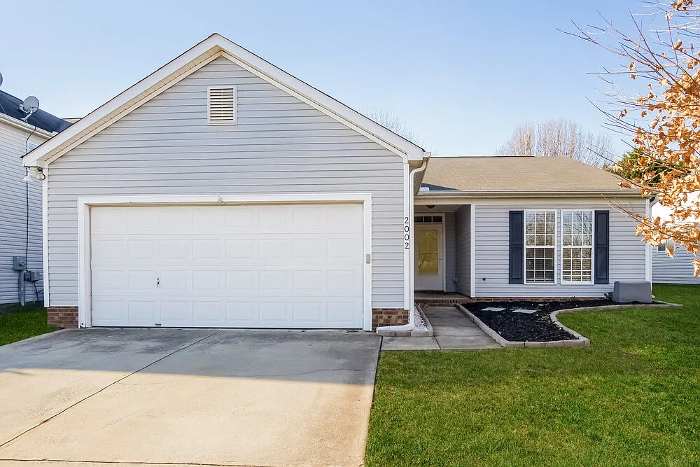 3 bed, 2.0 bath, 1211 sqft, $1,955 — Photo 1