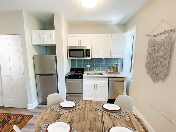 4th image of 549 W Aldine Ave APT 109