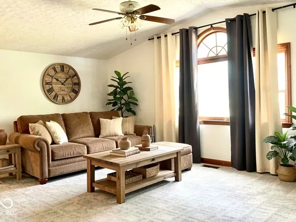 785 Deer Run, Orleans, IN 47452