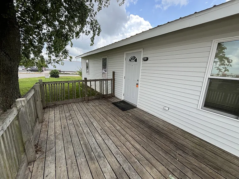 425 Paul Ave — Photo 8