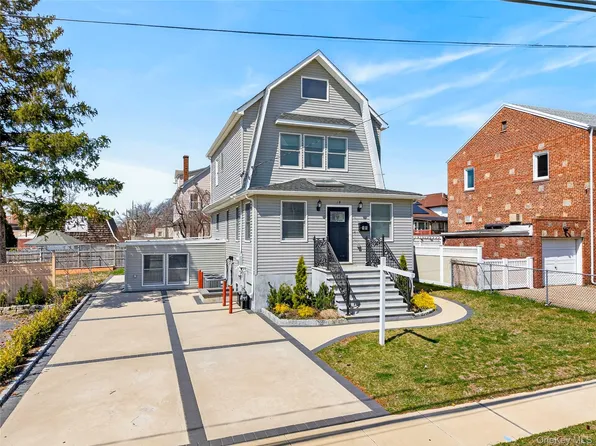 19 6th Street, New Hyde Park, NY 11040