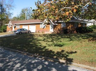 2141 S Ventura Ave, Springfield, MO 65804