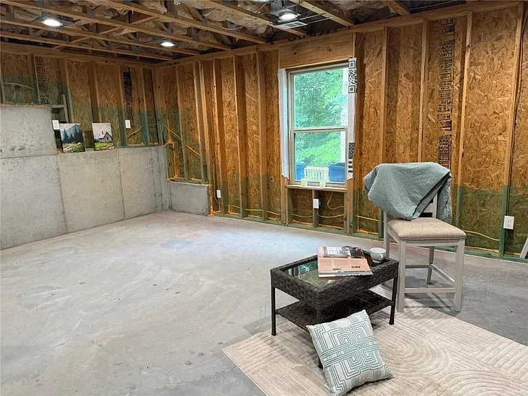 1268 Mitford Ln — Photo 33