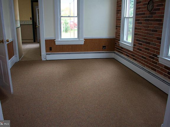 5th image of 112 E Market St