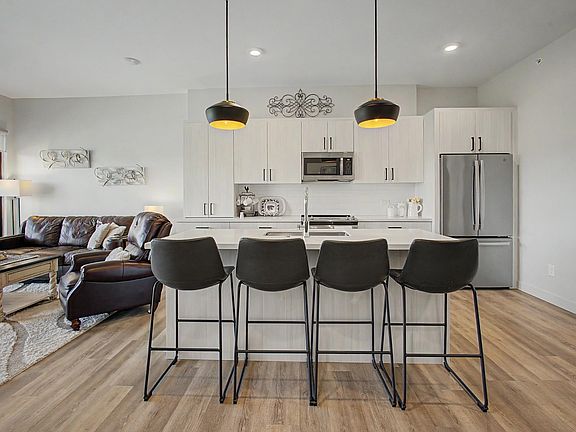 3rd image of 3022 Fieldhouse Cir #206