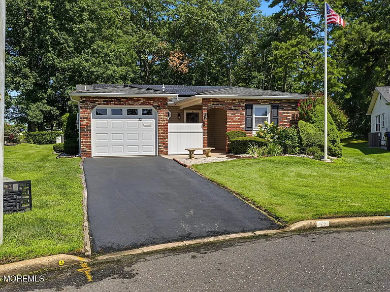 22 Higgins Ct — Photo 2