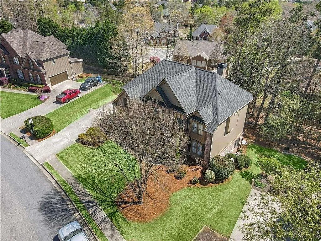 5 bed, 5.0 bath, 4313 sqft, $3,990 — Photo 3