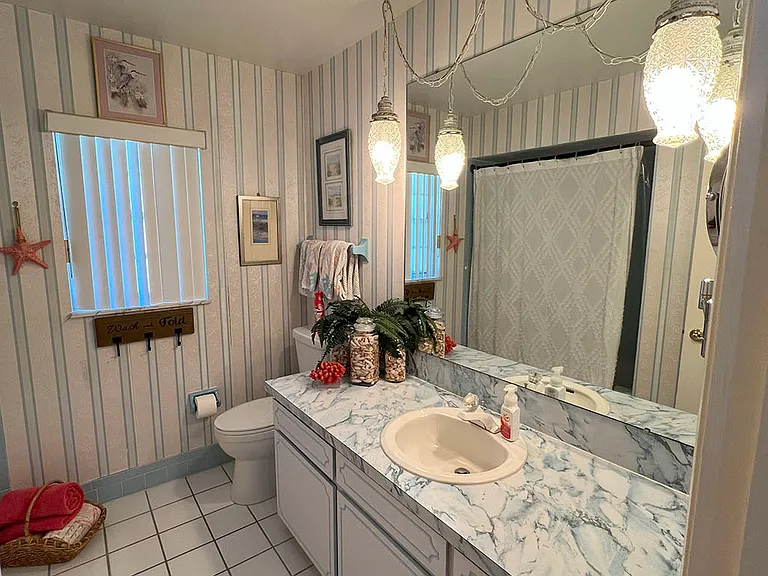 Main Shared bath 2
