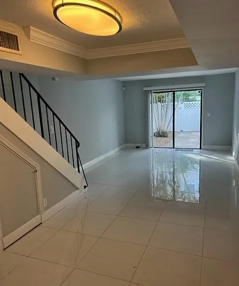 1115 SW 2nd Ct #3 — Photo 1