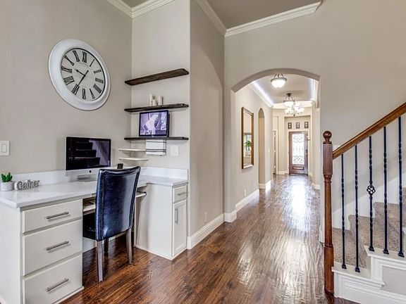 3rd image of 804 Longhorn Dr