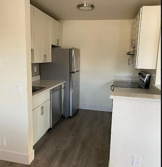 Lakewood Court Apartments — Photo 1