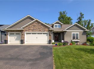 4634 S Oakwood Hills, Eau Claire, WI 54701