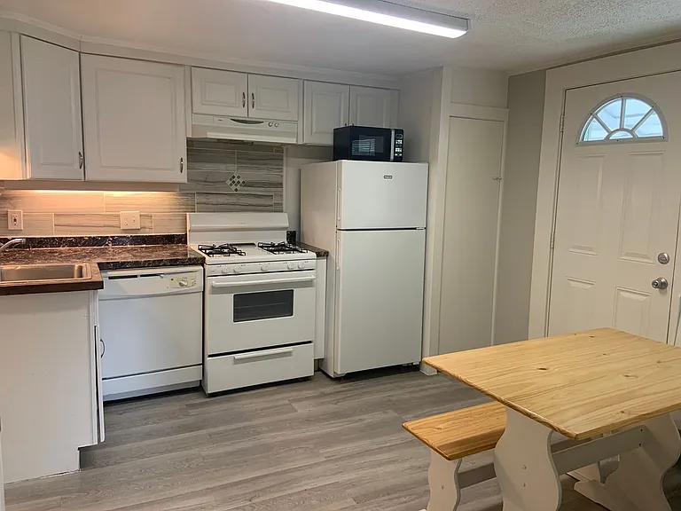 109 S Lyndon St #7 — Photo 2
