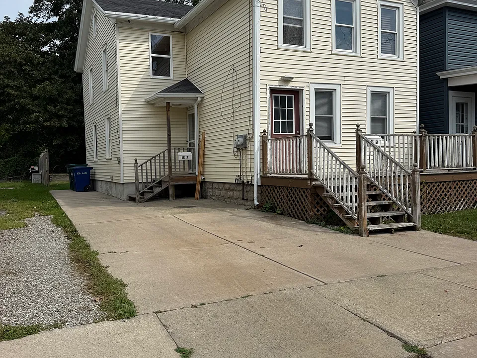 111 E 9th St #1