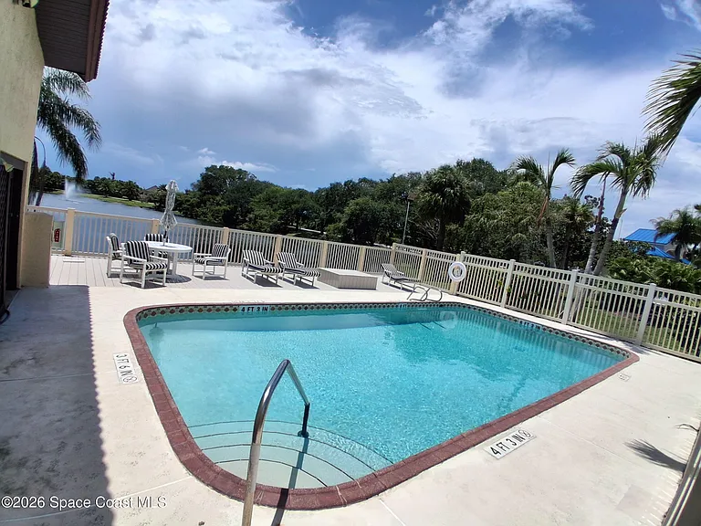 613 Manatee Dr — Photo 36