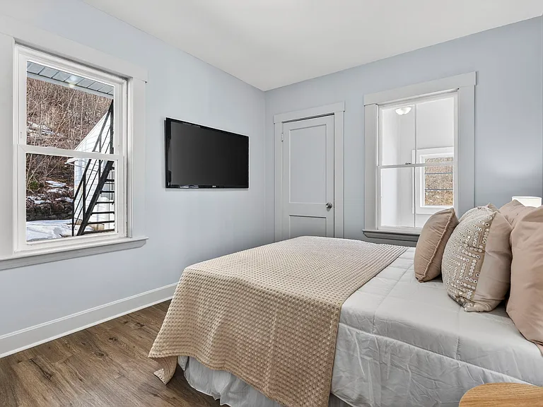 318 Charles St #1R — Photo 9