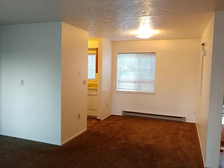 921 SE Klemgard St #D4 — Photo 3