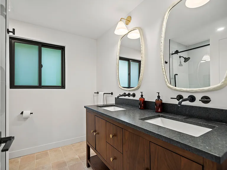 711 Medinah Dr — Photo 42