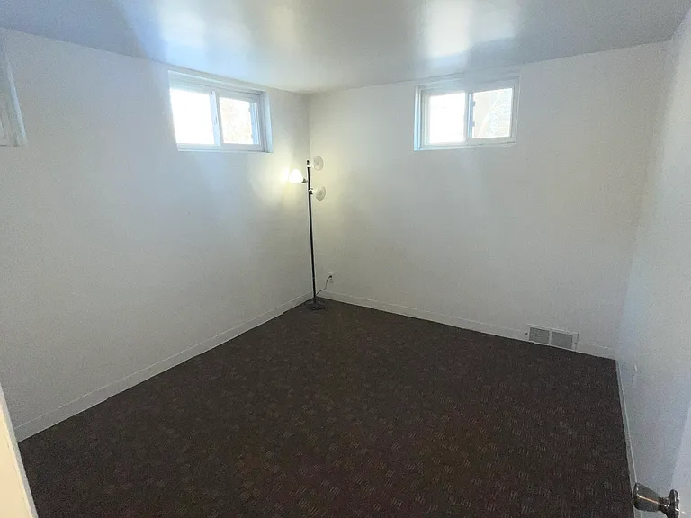426 E Prospect Rd — Photo 11