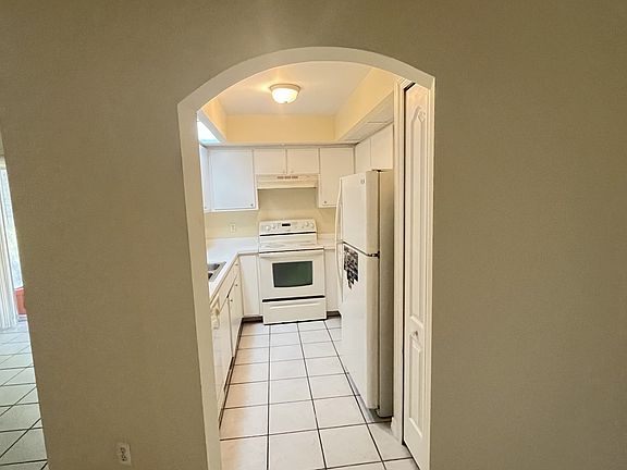 4th image of 2227 NE 6th St #1