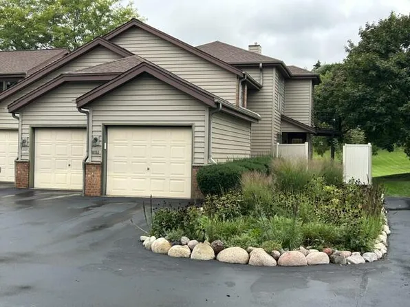 8123 S Legend DRIVE #G, Franklin, WI 53132