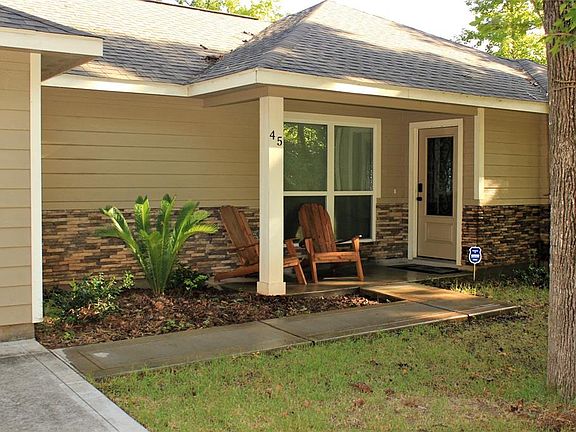 Nice covered front porch