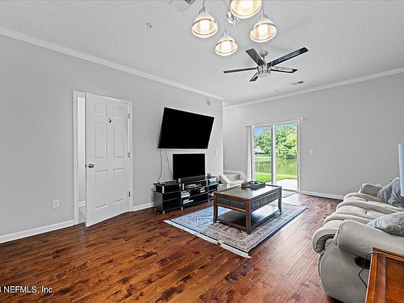 5th image of 221 LEESE Drive