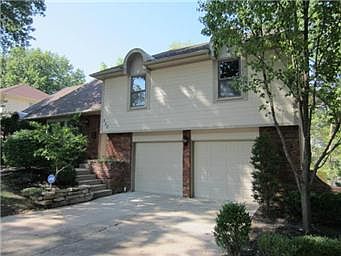 2nd image of 250 E Bridlespur Dr