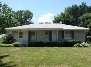 2725 Merrill St, Roseville, MN 55113