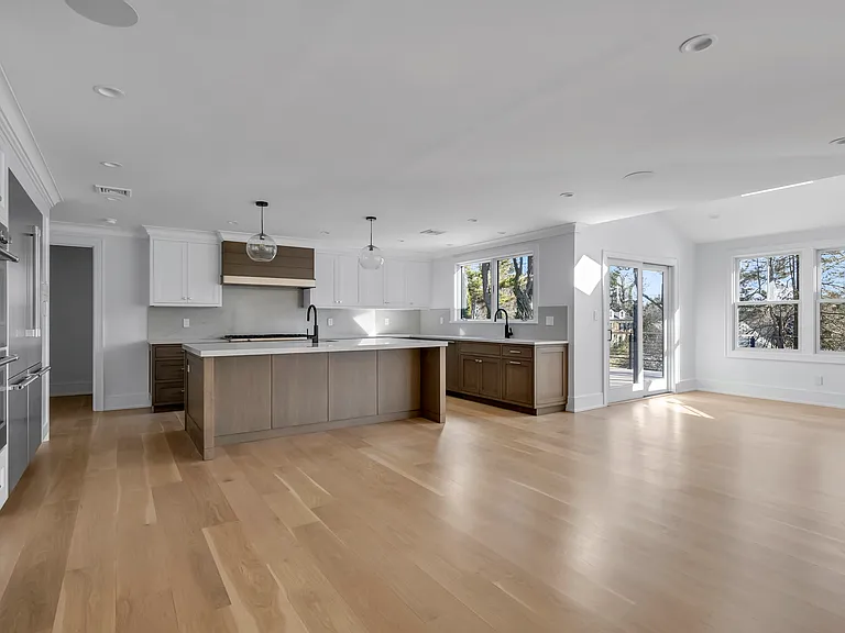 40 Hewlett Ln — Photo 18