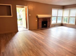 921 W 19th St, Cedar Falls, IA 50613