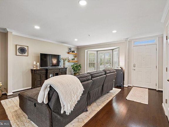 4th image of 6305 Hampton Pl
