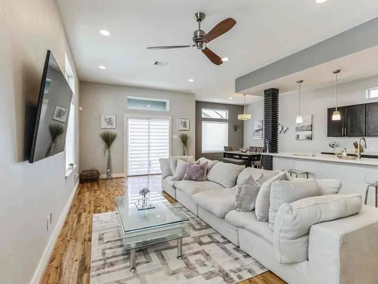 4307 Marina St — Photo 1