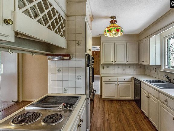 5th image of 7819 Dartmore Ln