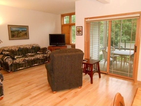3rd image of 22 Wood Brook Way