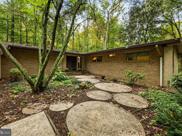 33 Caveswood Ln, Owings Mills, MD 21117