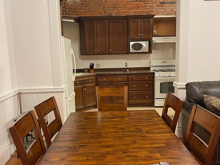 327 1st Ave NW #A — Photo 2
