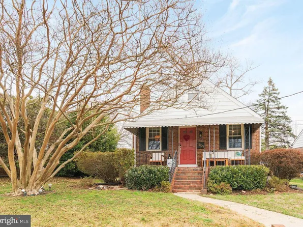1901 Scroggins Rd, Alexandria, VA 22302