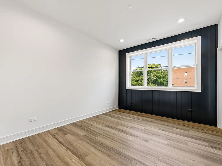 3902 S Lake Park Ave #2 — Photo 11