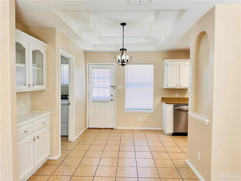 3 bed, 2.0 bath, 1092 sqft, $1,250 — Photo 3