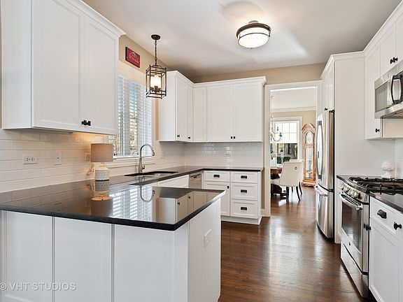3rd image of 7 Westmoreland Ln