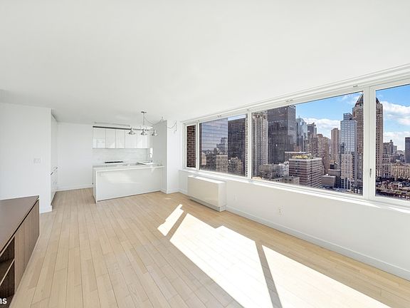 4th image of 322 W 57th St APT 35U1
