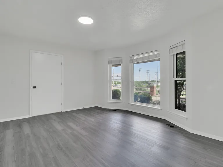 2319 E Robinson St — Photo 11