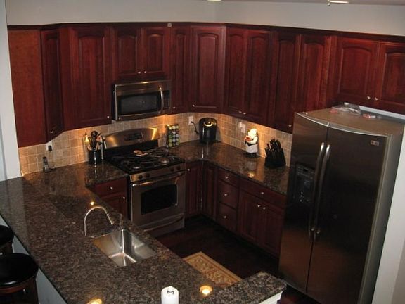 5th image of 381 Victoria Dr