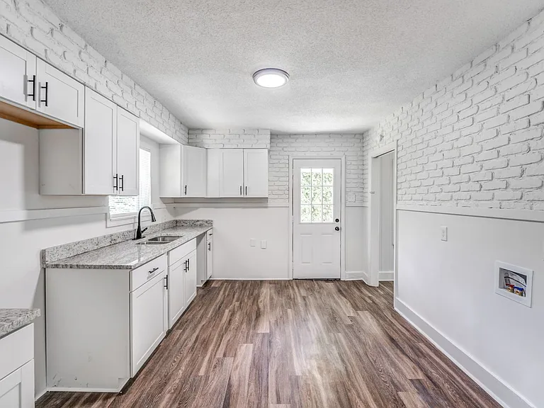1473 Oberle Ave — Photo 4