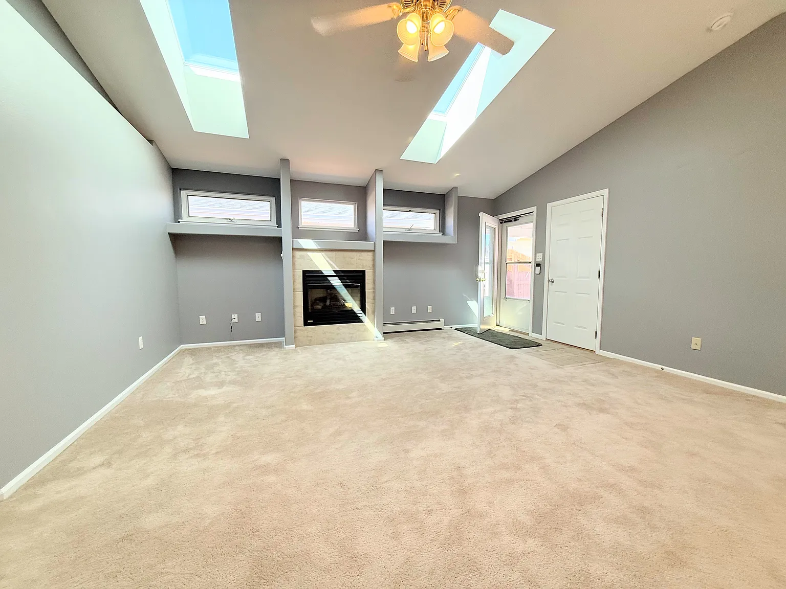 2 bed, 1057 sqft, $1,850 — Photo 3