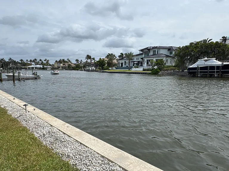 1550 Gulf Shore Blvd N #E5 — Photo 17