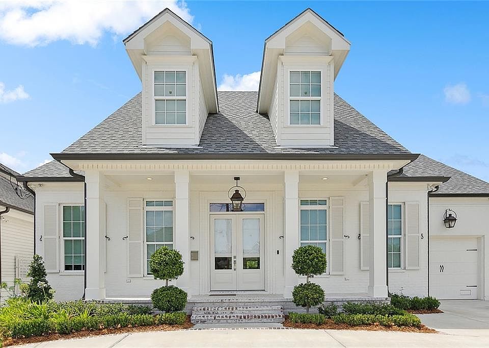 1st image of 2705 Varden Ave