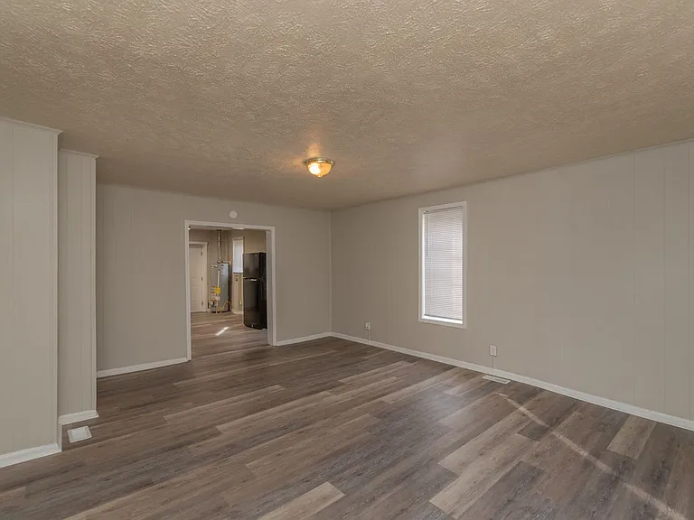 102 Curry St — Photo 9